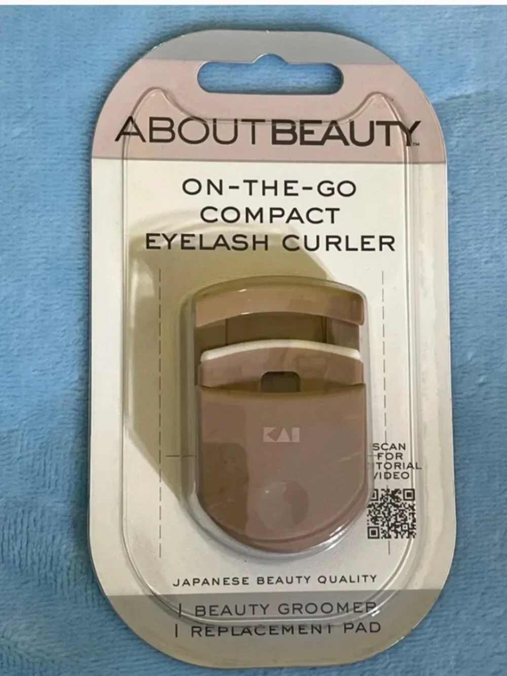 Eyelash curler, portable compact size, travel, From About Beauty NWT